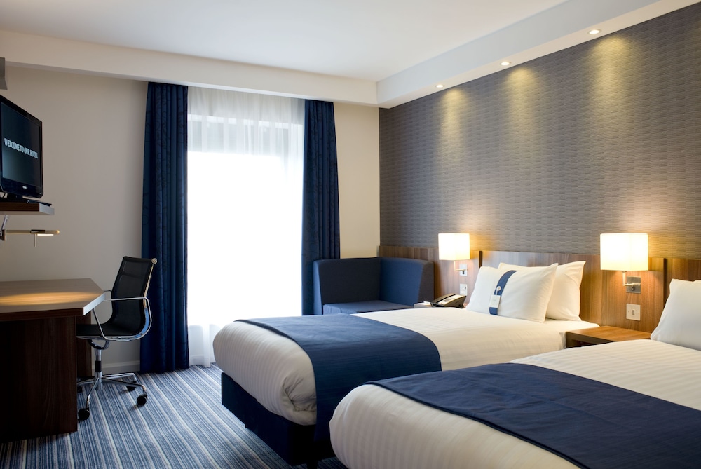 Holiday Inn Express Dunstable 4