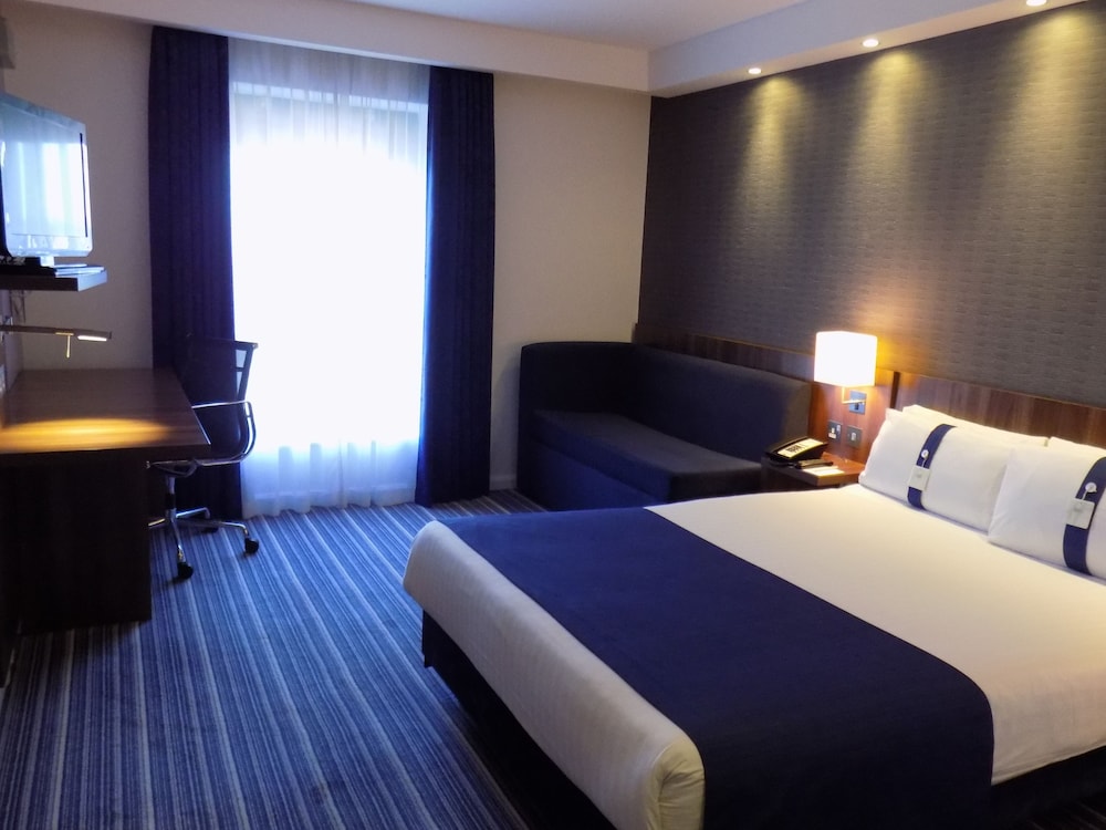 Holiday Inn Express Dunstable 9