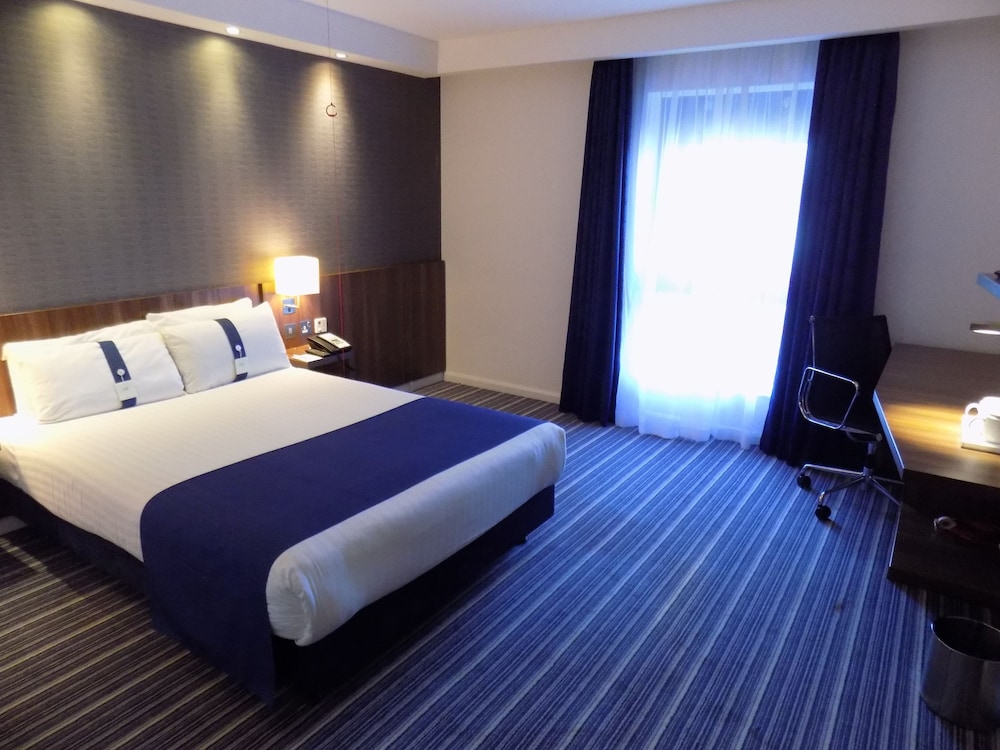 Holiday Inn Express Dunstable 3
