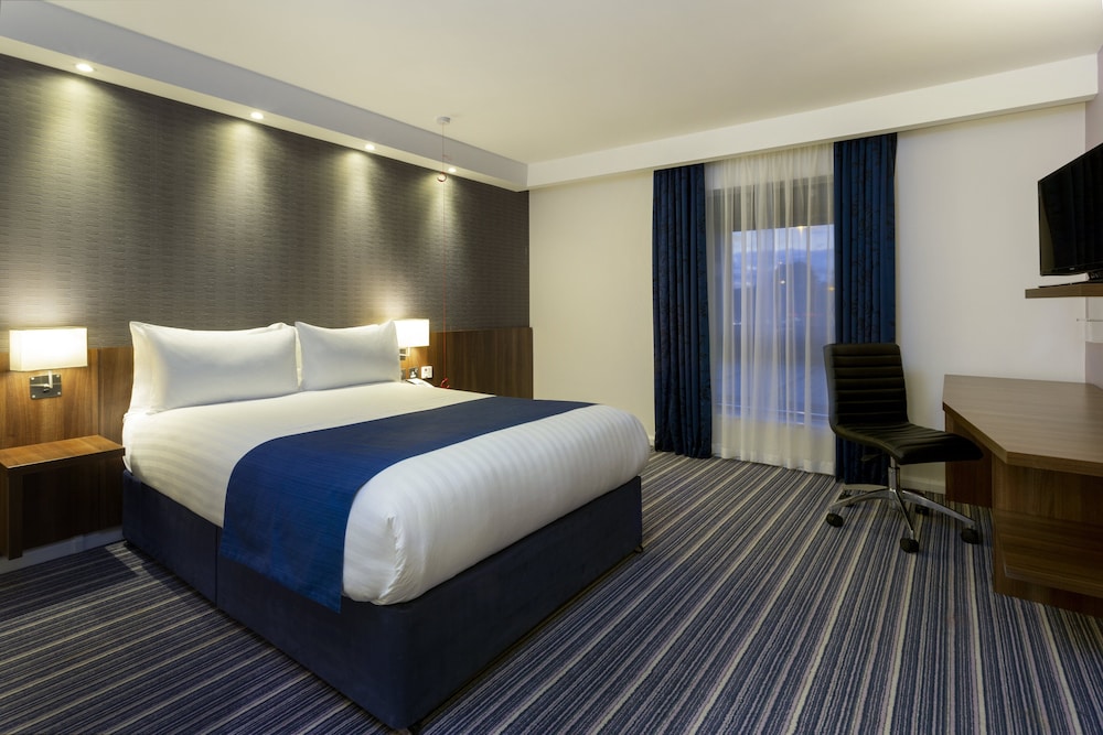 Holiday Inn Express Dunstable 11