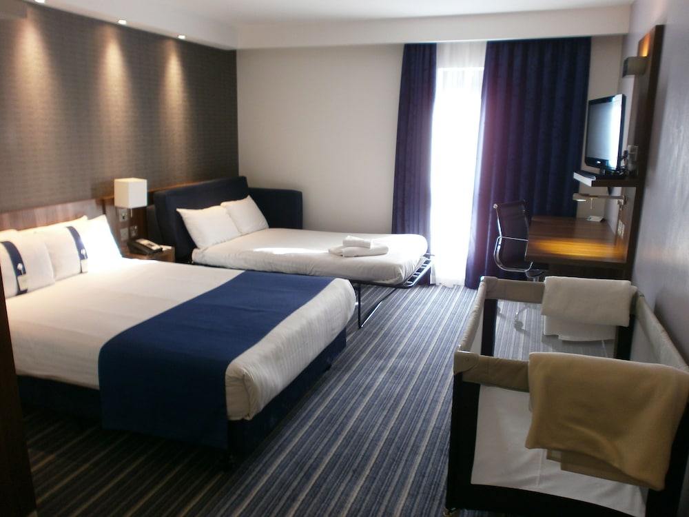 Holiday Inn Express Dunstable 5