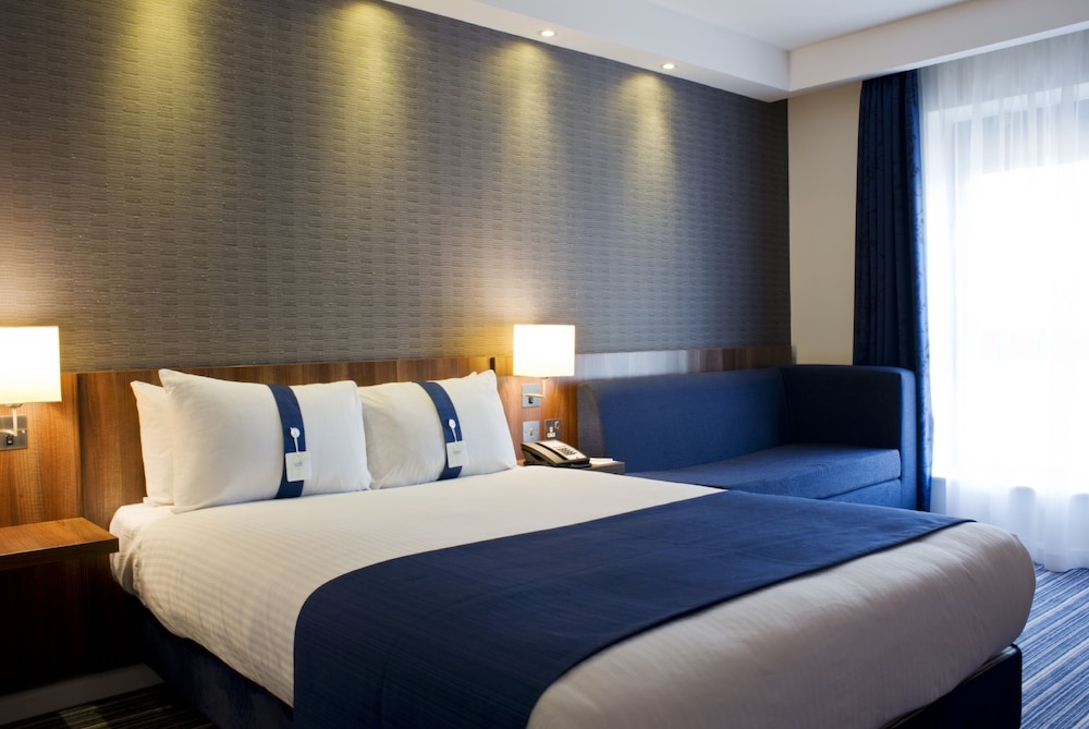 Holiday Inn Express Dunstable 8
