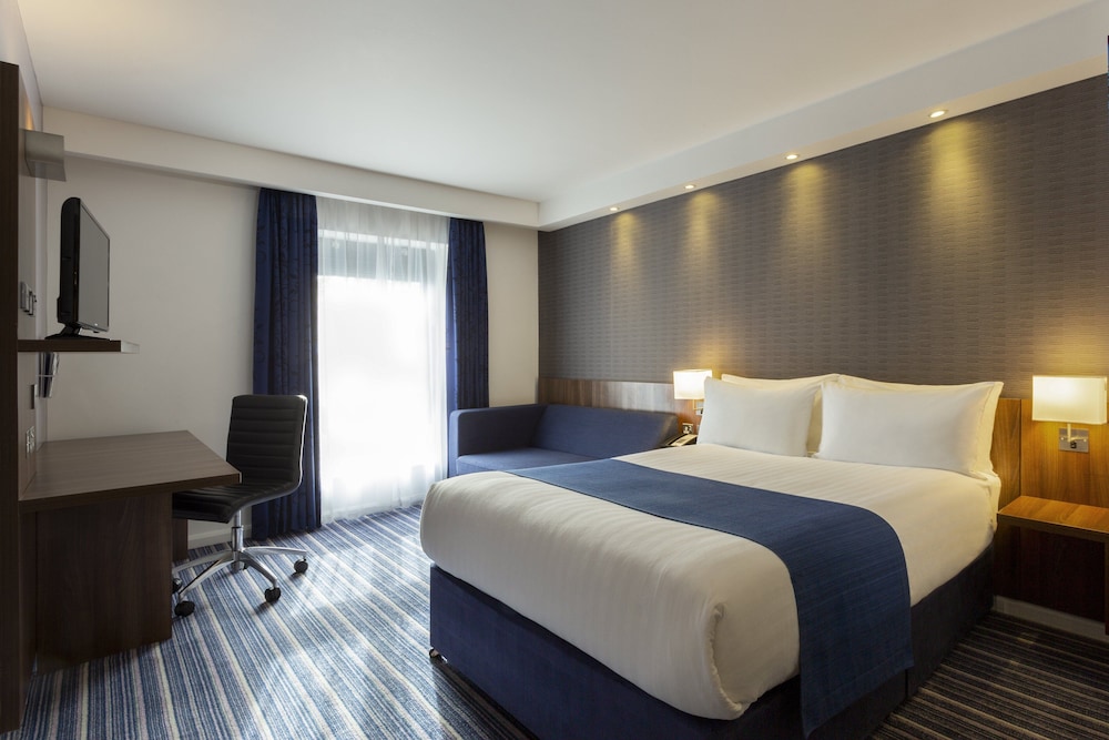 Holiday Inn Express Dunstable 12