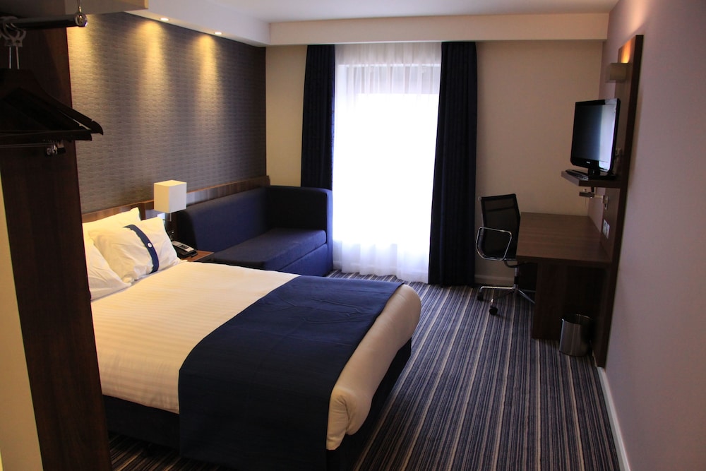 Holiday Inn Express Dunstable 6