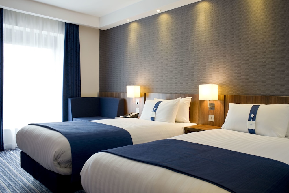 Holiday Inn Express Dunstable 2