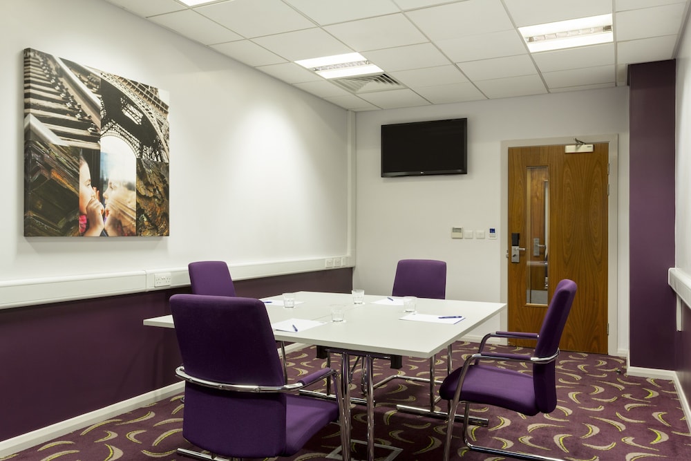 Holiday Inn Express Dunstable 22