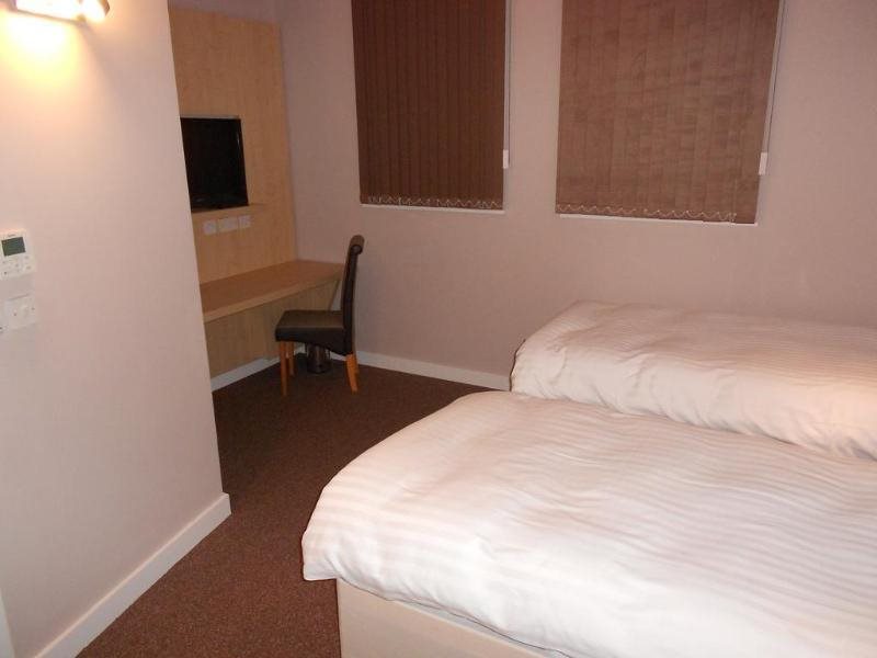 The Manor Park Hotel 4