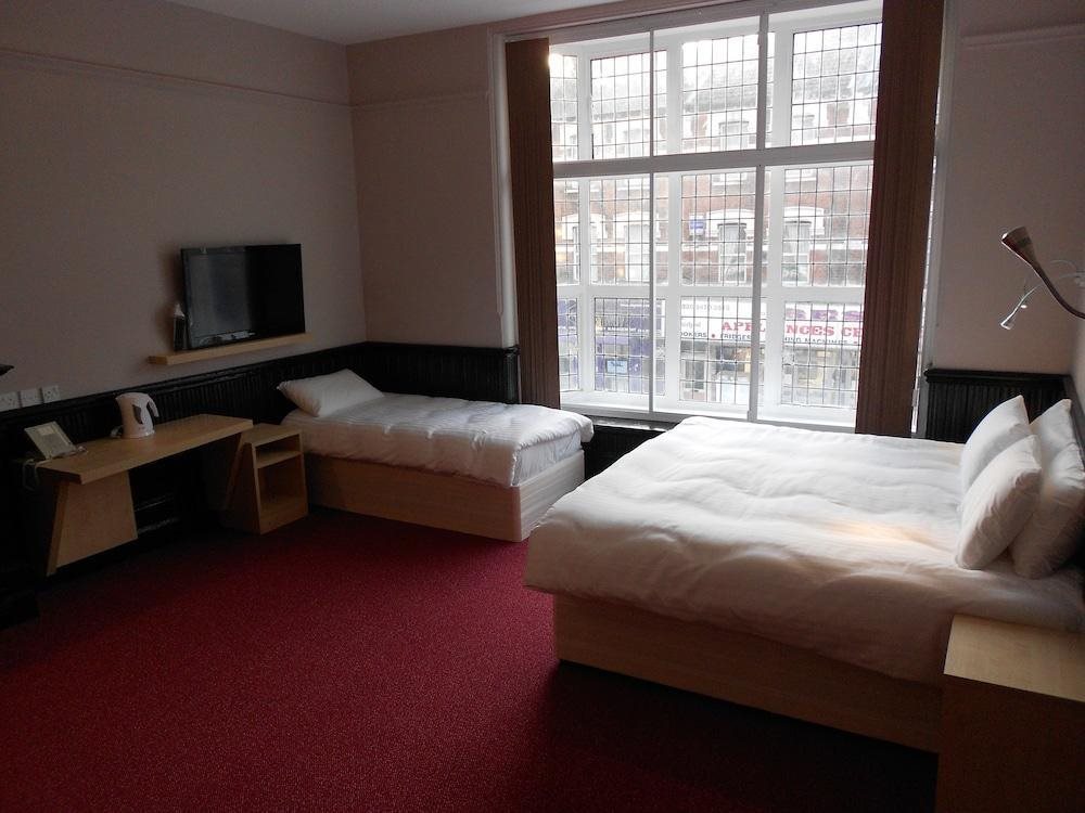 The Manor Park Hotel 6