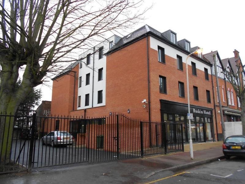 The Manor Park Hotel 9