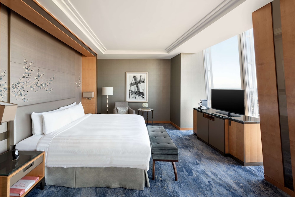 Shangri-La Hotel, At The Shard, London 13