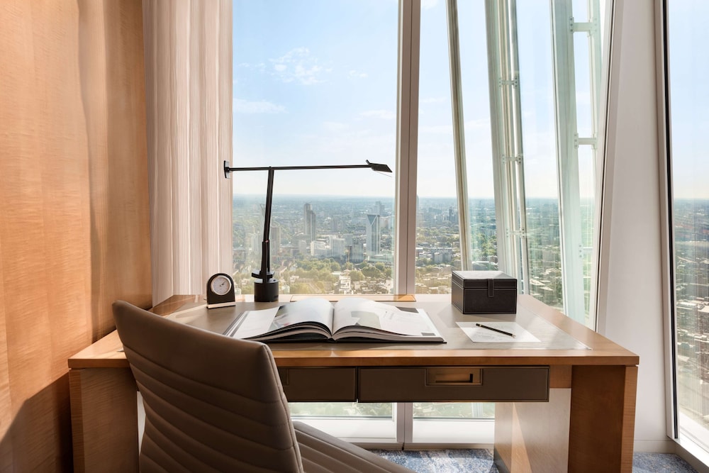 Shangri-La Hotel, At The Shard, London 17