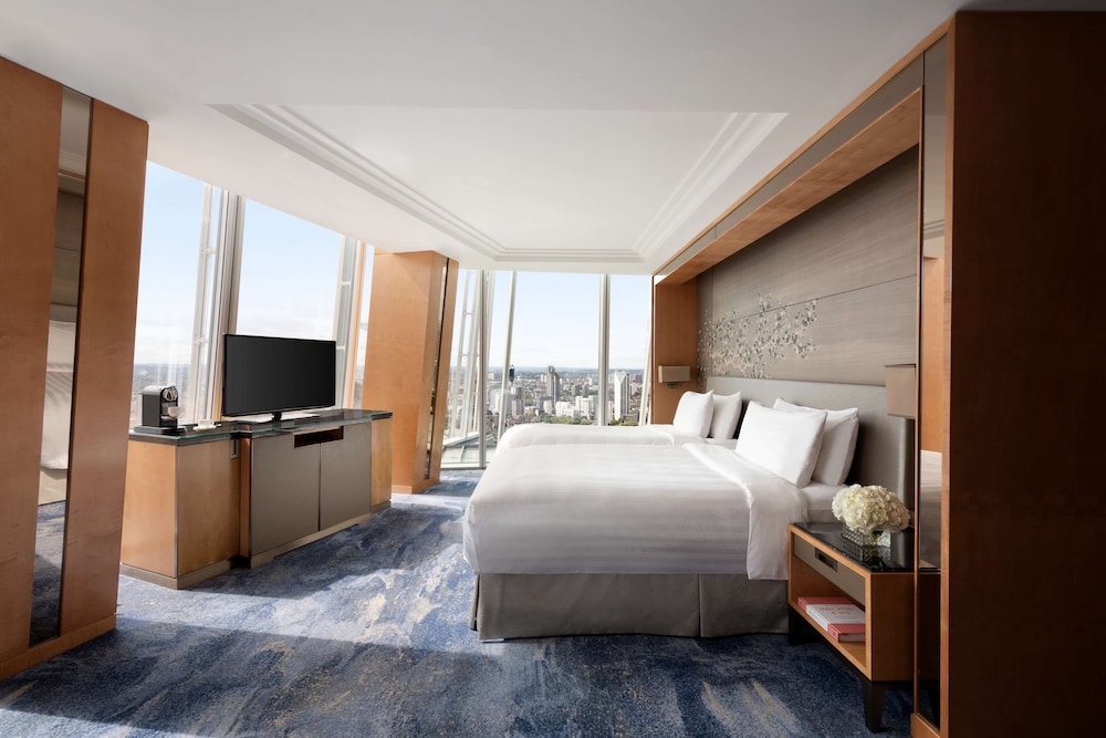 Shangri-La Hotel, At The Shard, London 12