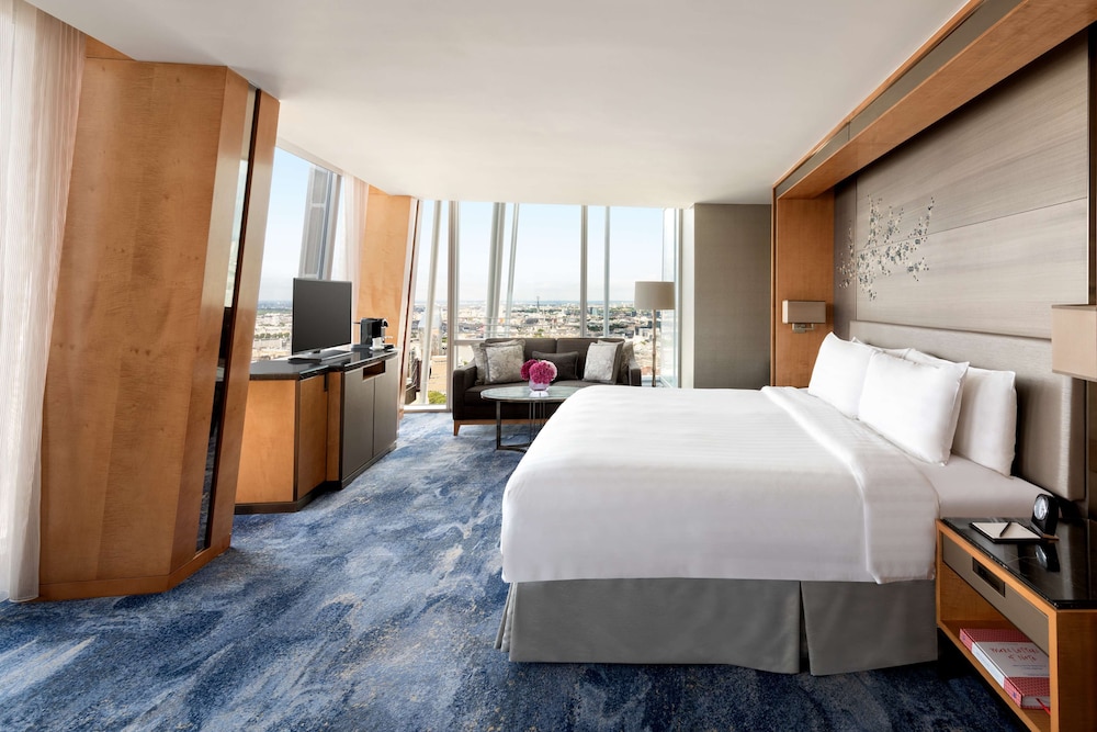 Shangri-La Hotel, At The Shard, London 14