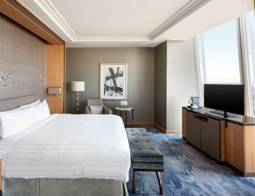 Shangri-La Hotel, At The Shard, London 8