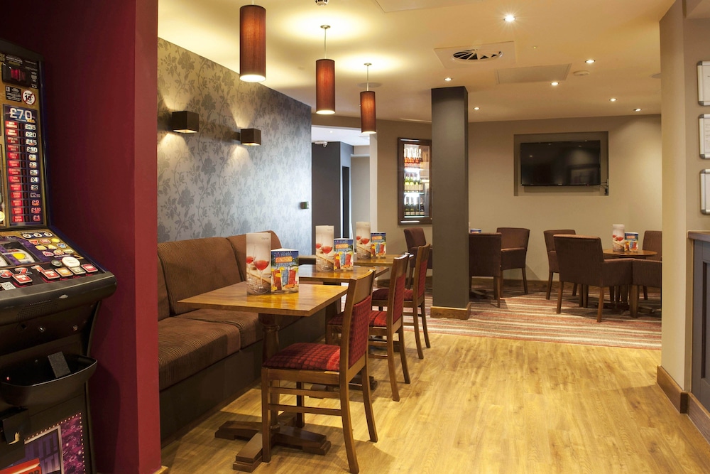 Premier Inn London Croydon Town Centre 12