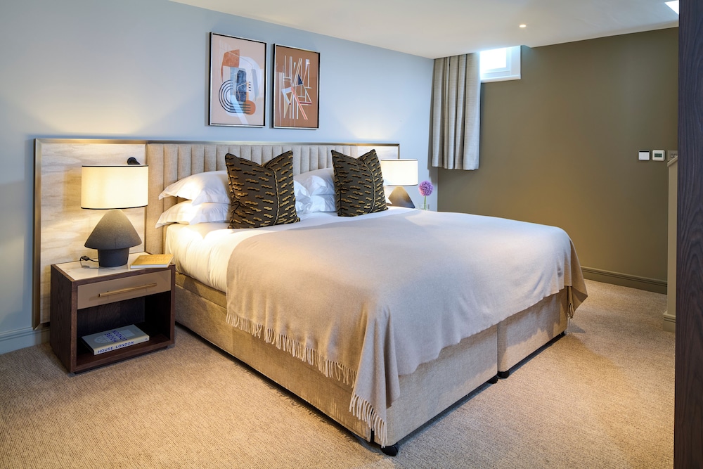 Cheval Phoenix House 17