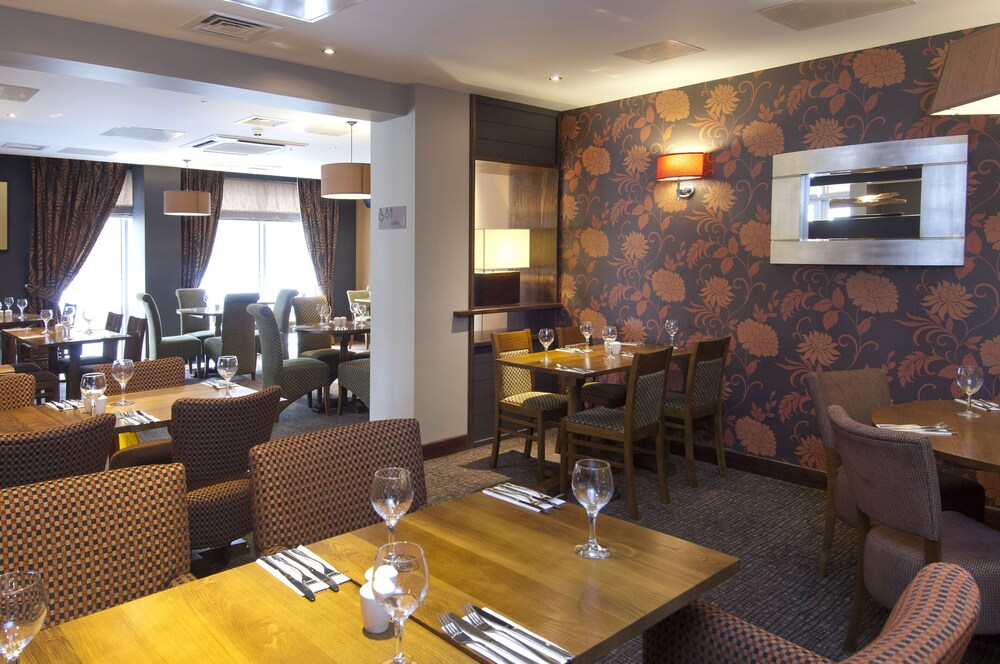 Premier Inn London Ealing 17