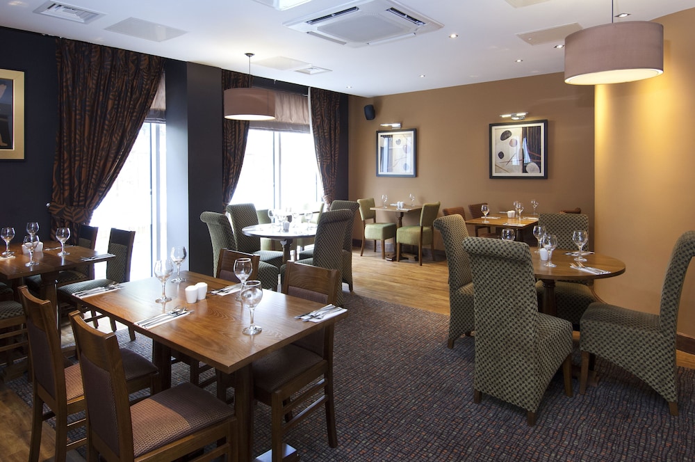 Premier Inn London Ealing 16