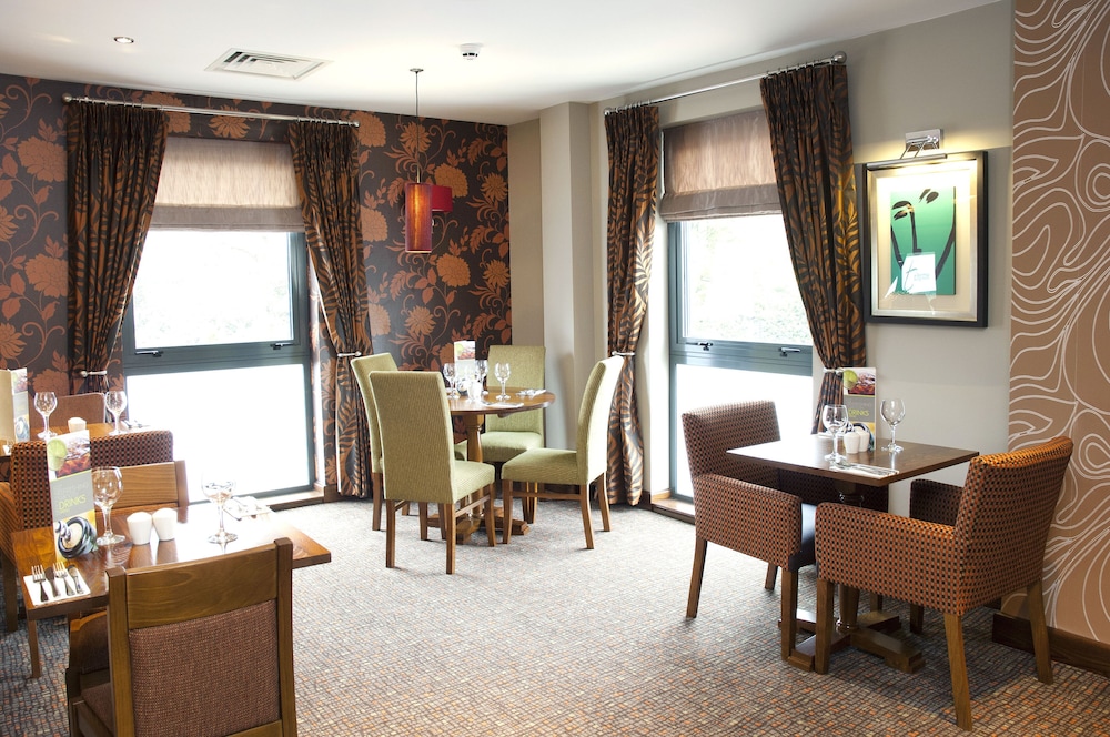 Premier Inn Camberley Hotel 14