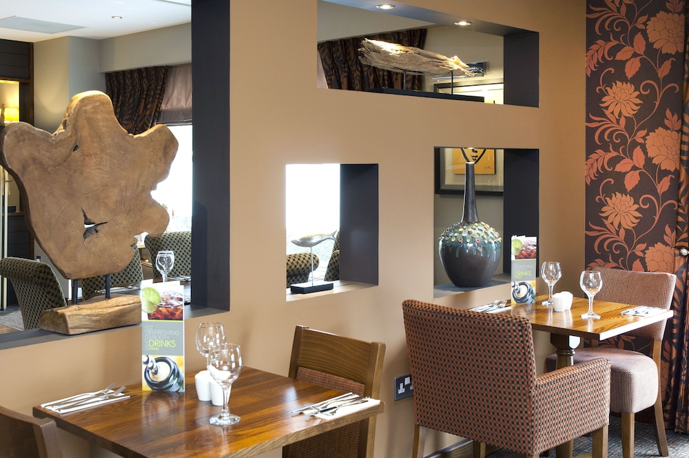 Premier Inn Camberley Hotel 13