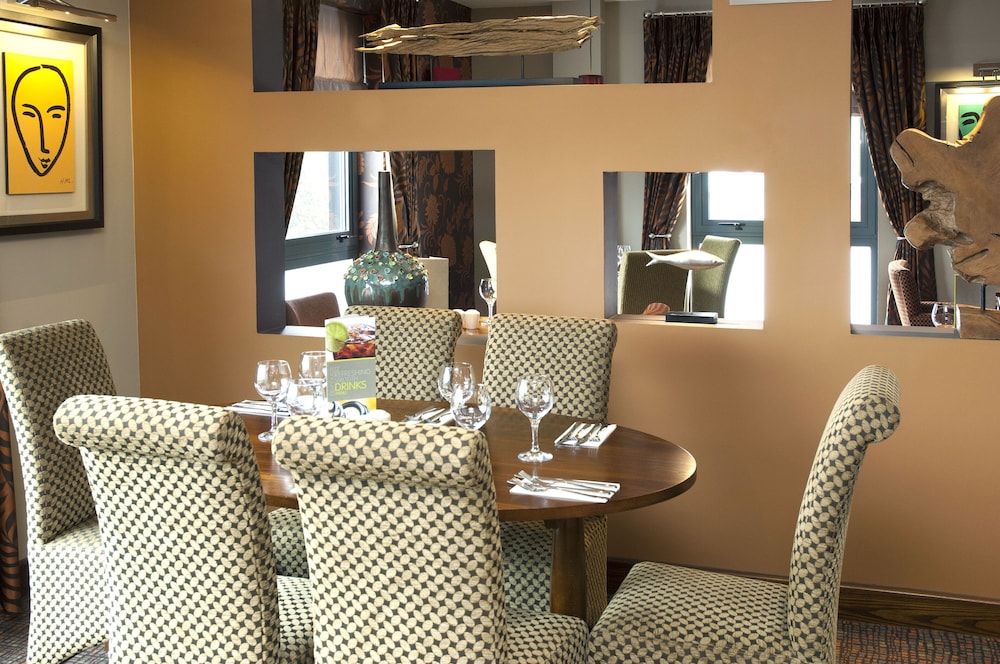 Premier Inn Camberley Hotel 16