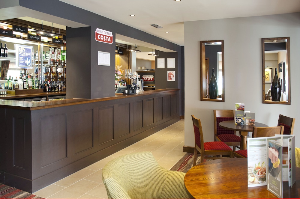 Premier Inn Camberley Hotel 18