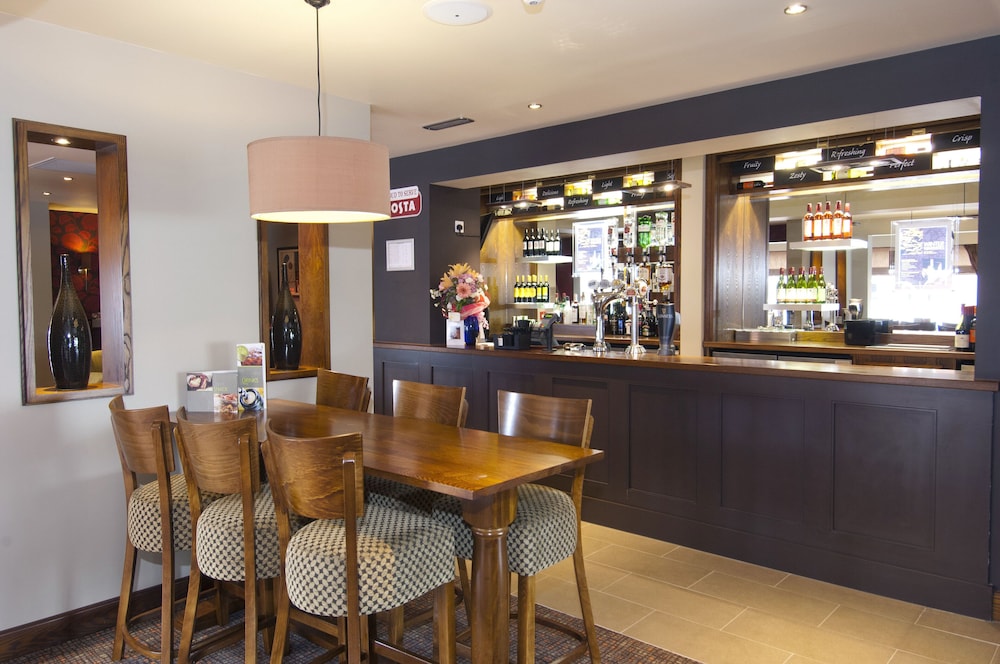 Premier Inn Camberley Hotel 12