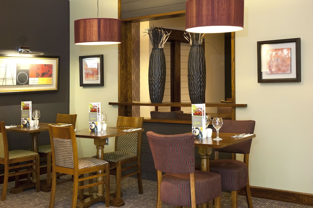 Premier Inn Camberley Hotel 17