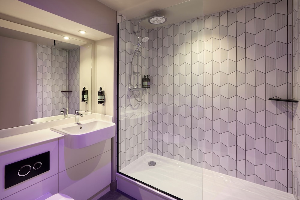 Premier Inn London Stansted Airport 8
