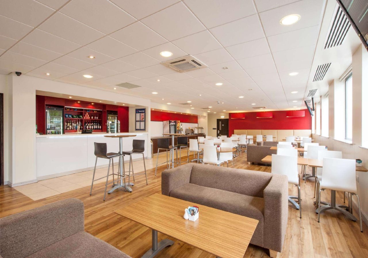 Travelodge Woking Central 16