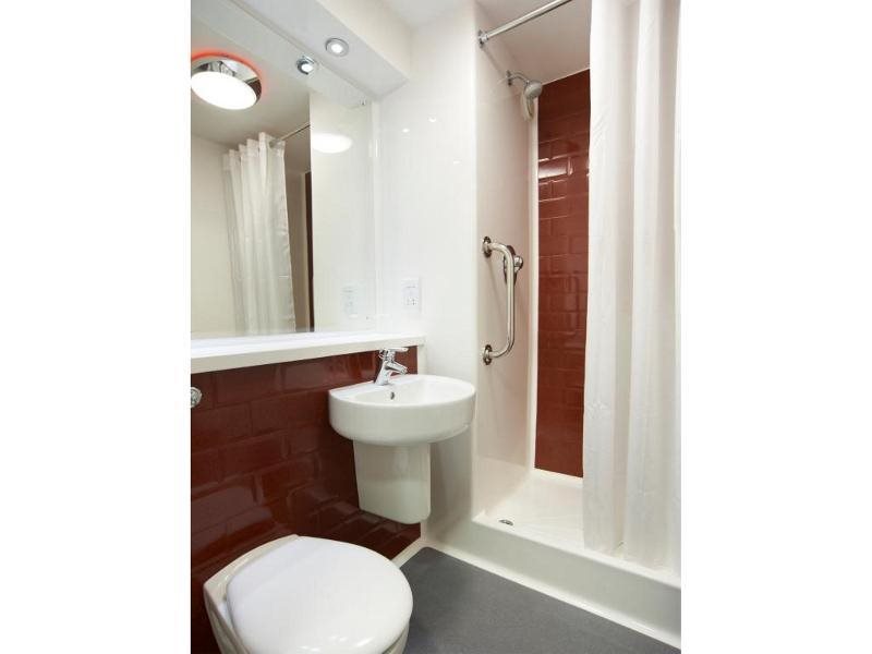 Travelodge Woking Central 21