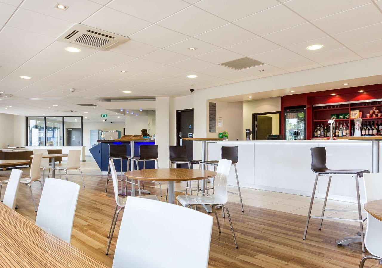 Travelodge Woking Central 8