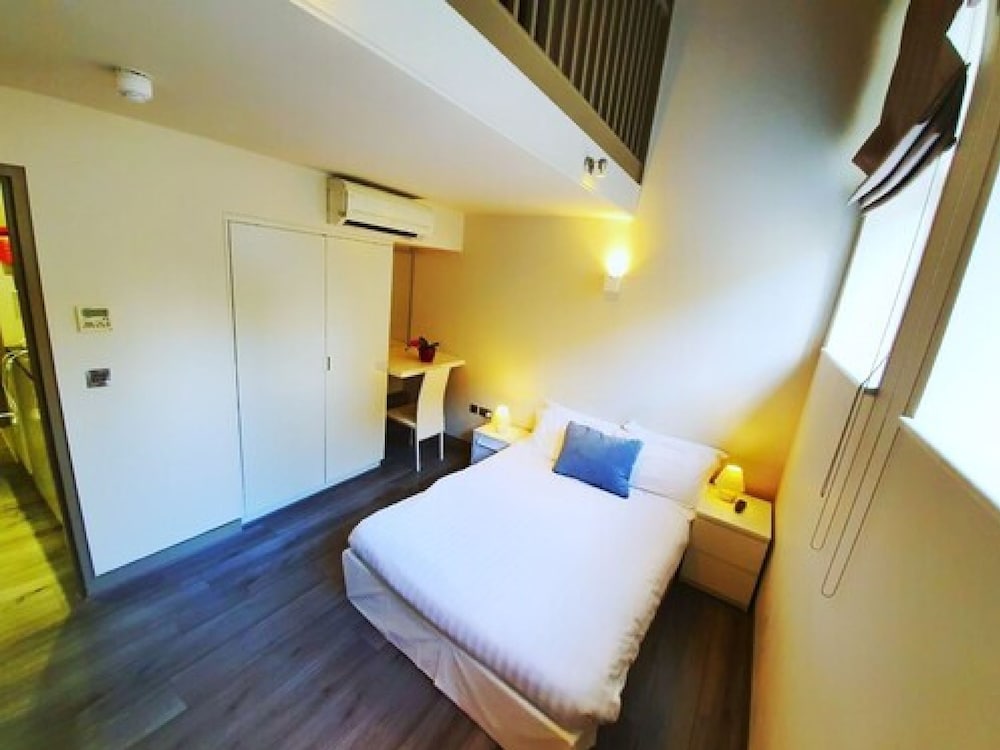 Arch Hotel 12