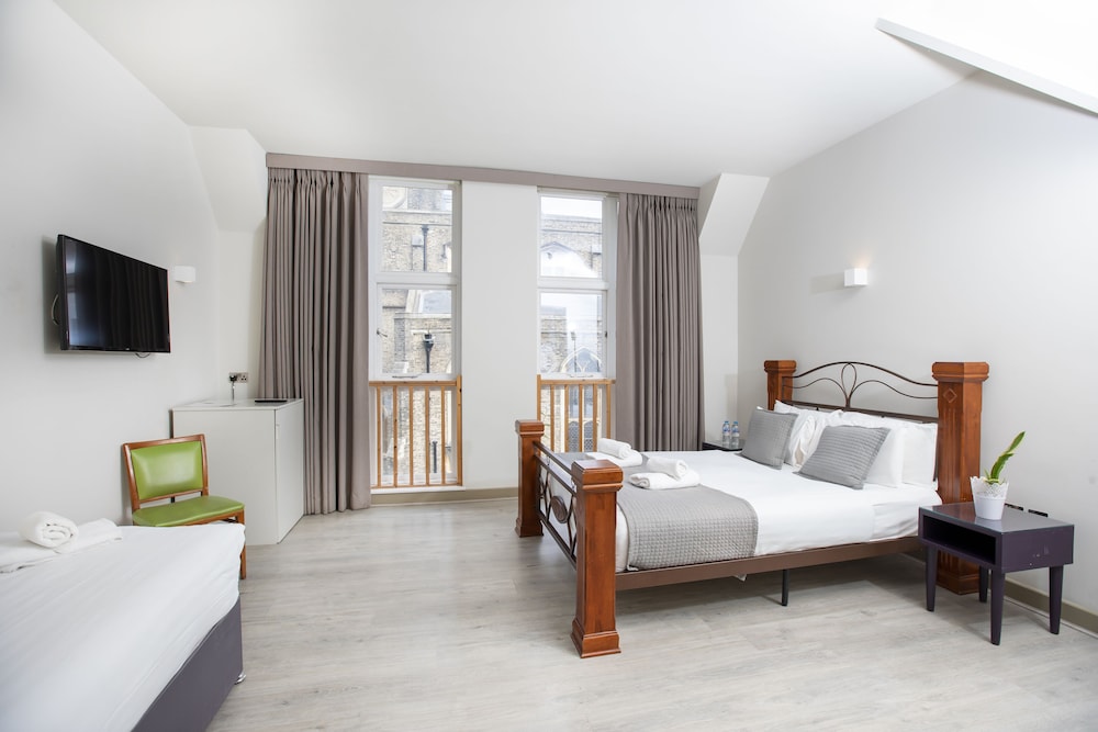 Arch Hotel 14