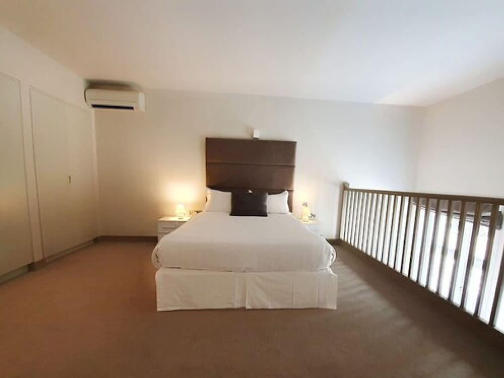 Arch Hotel 11