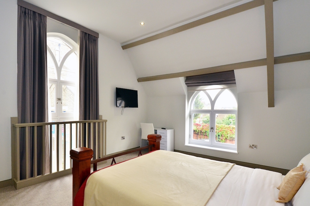Arch Hotel 7