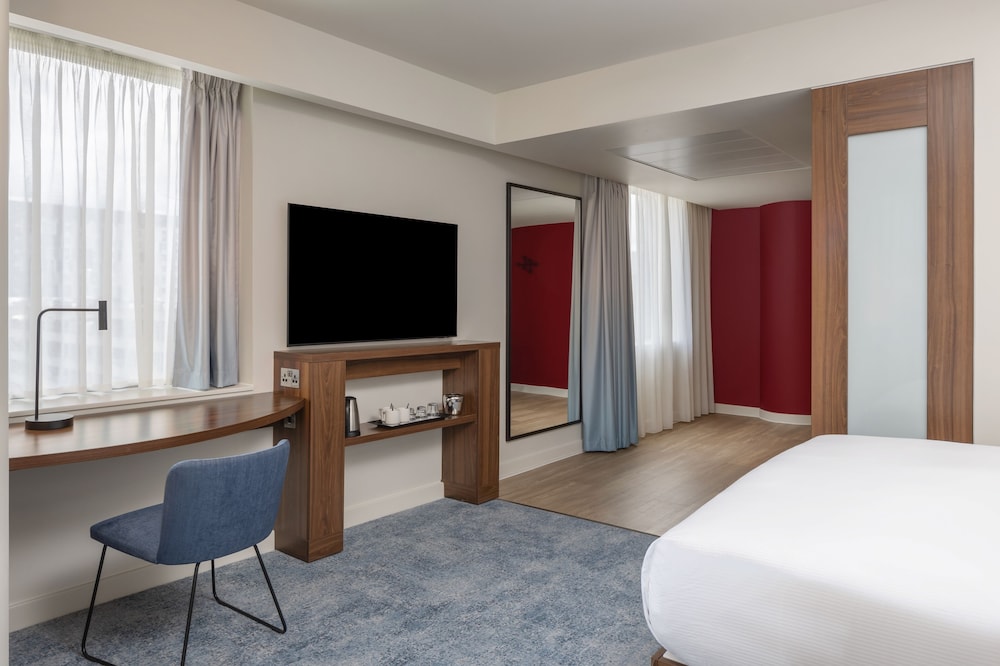 Hampton by Hilton London Gatwick Airport 8