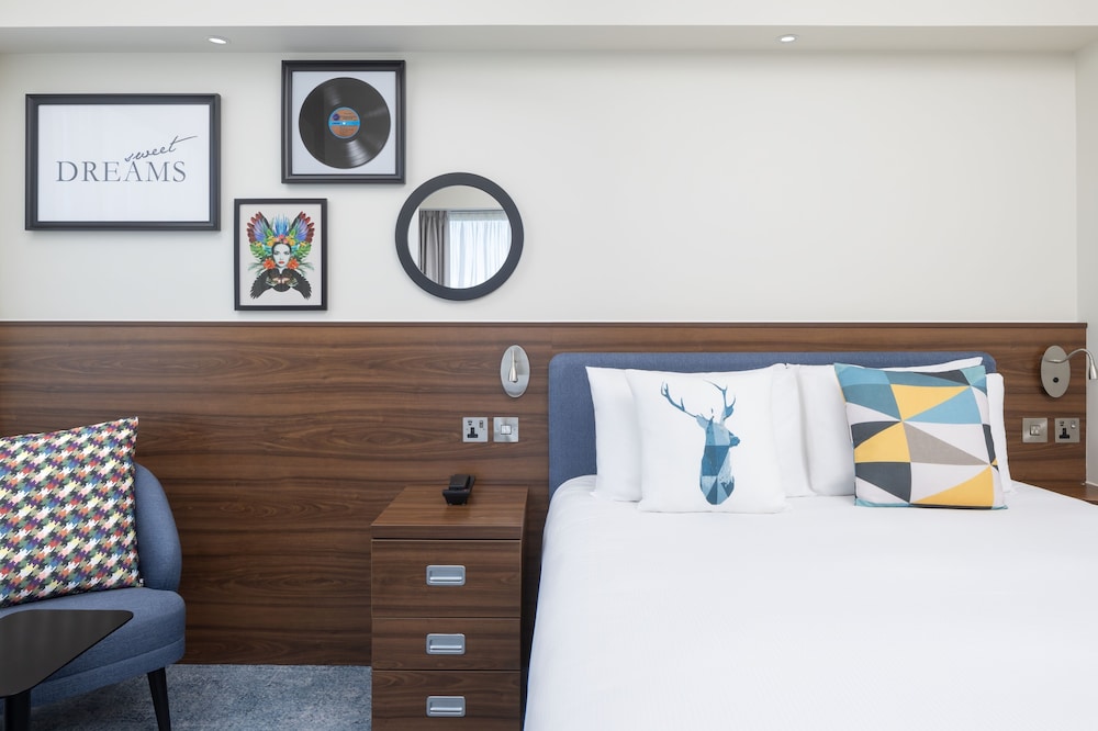 Hampton by Hilton London Gatwick Airport 9