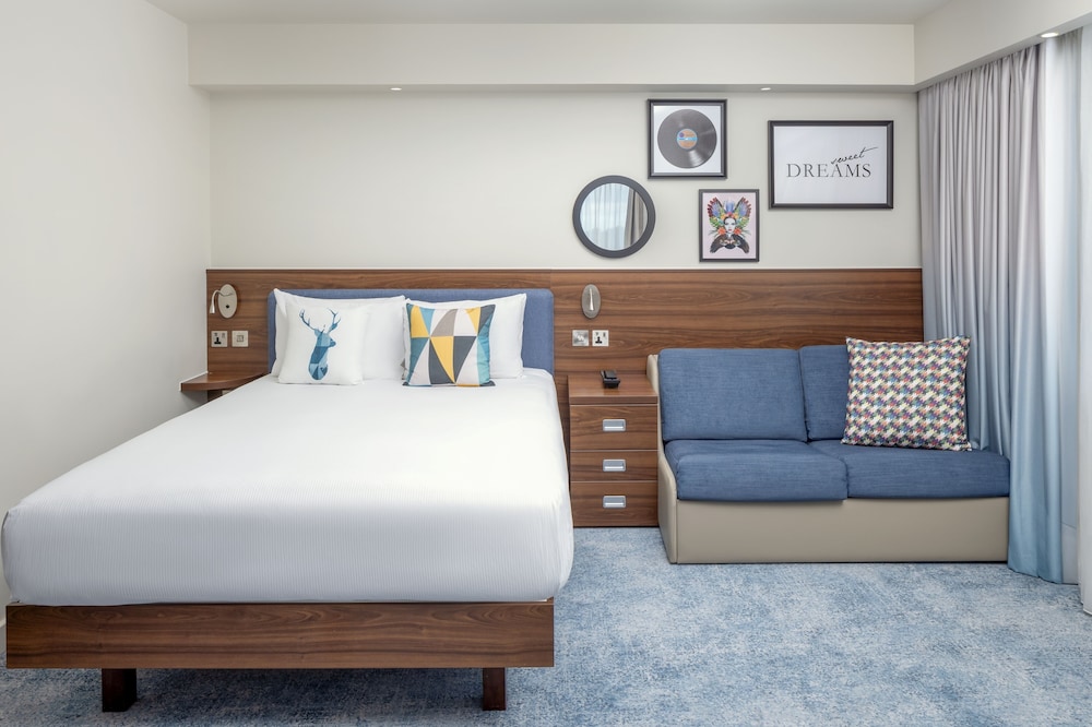 Hampton by Hilton London Gatwick Airport 7