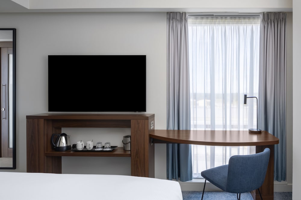 Hampton by Hilton London Gatwick Airport 10