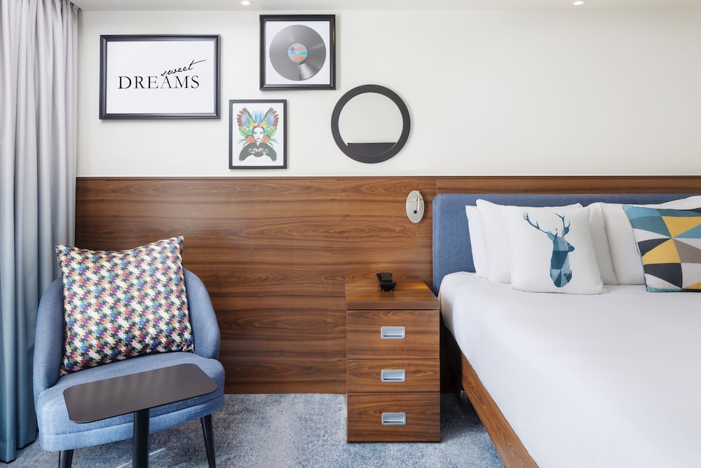Hampton by Hilton London Gatwick Airport 5