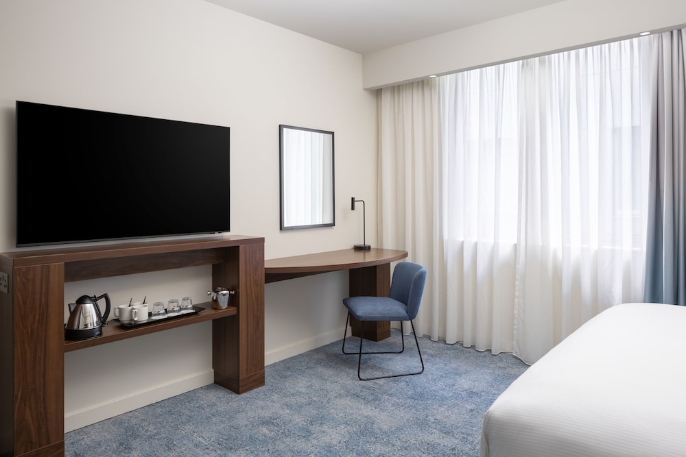 Hampton by Hilton London Gatwick Airport 11