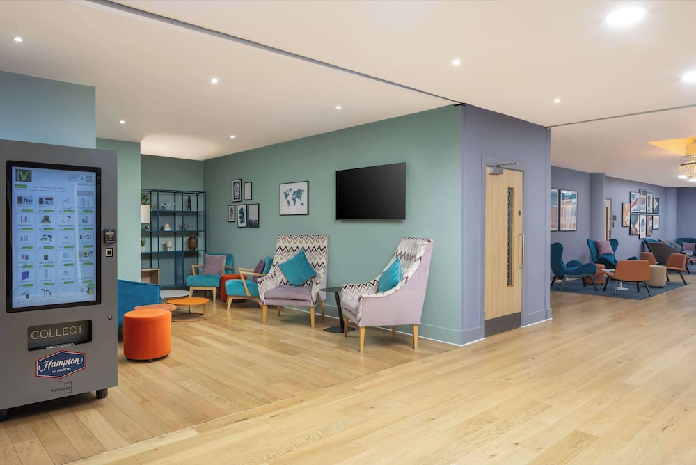 Hampton by Hilton London Gatwick Airport 2
