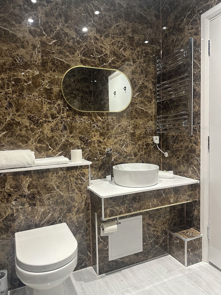 DeSalis Hotel Stansted 17