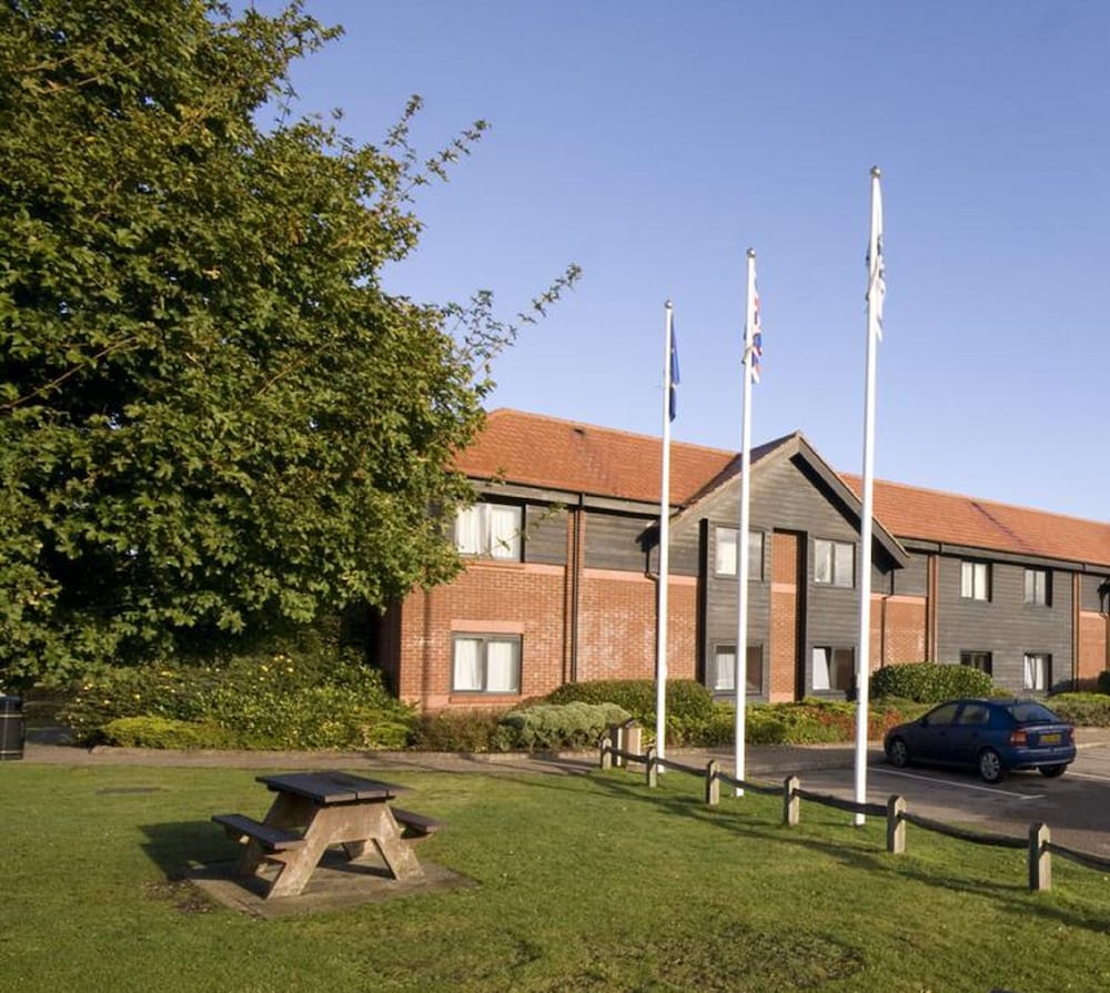 Days Inn by Wyndham Stevenage North 16