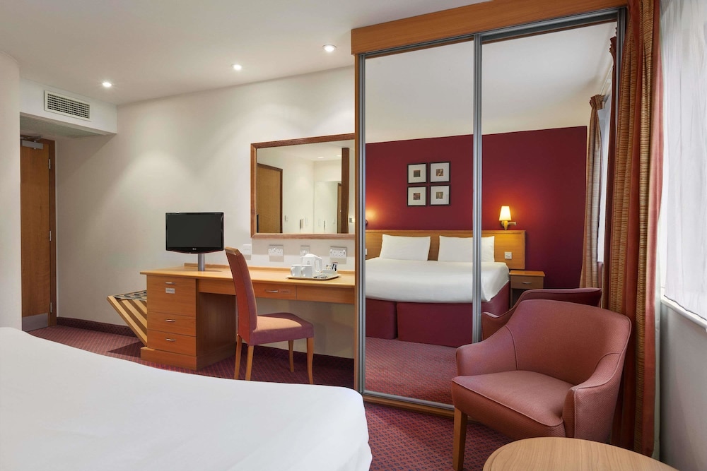 Days Inn by Wyndham Stevenage North 4