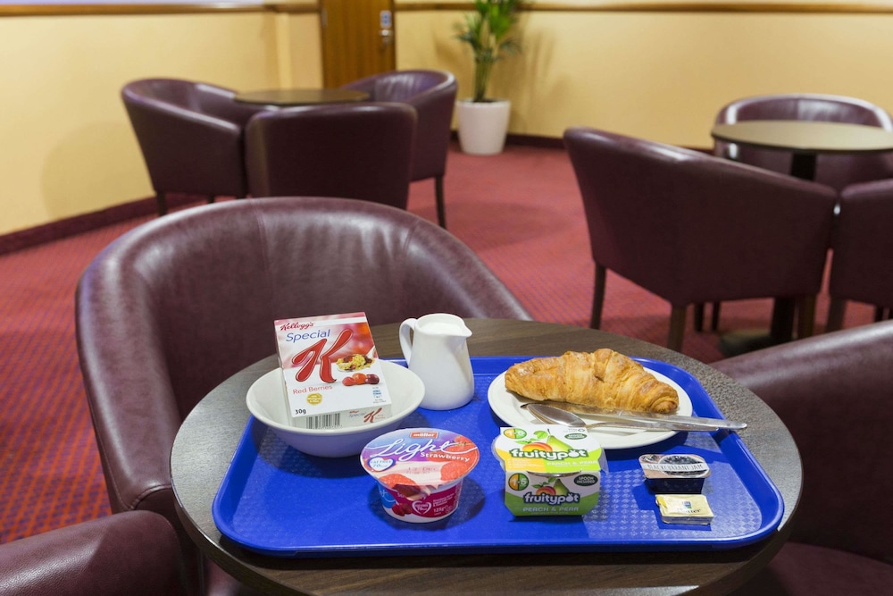 Days Inn by Wyndham Stevenage North 14