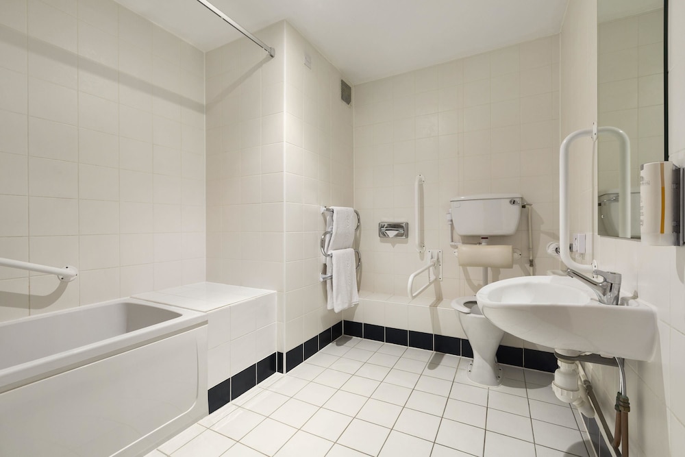 Days Inn by Wyndham Stevenage North 12