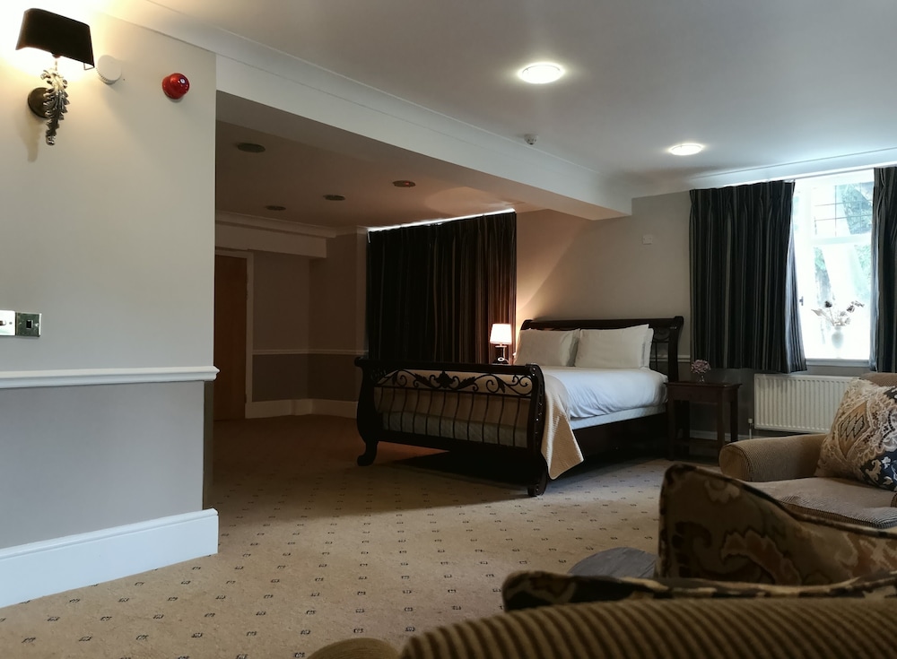 Tudor Lodge 7