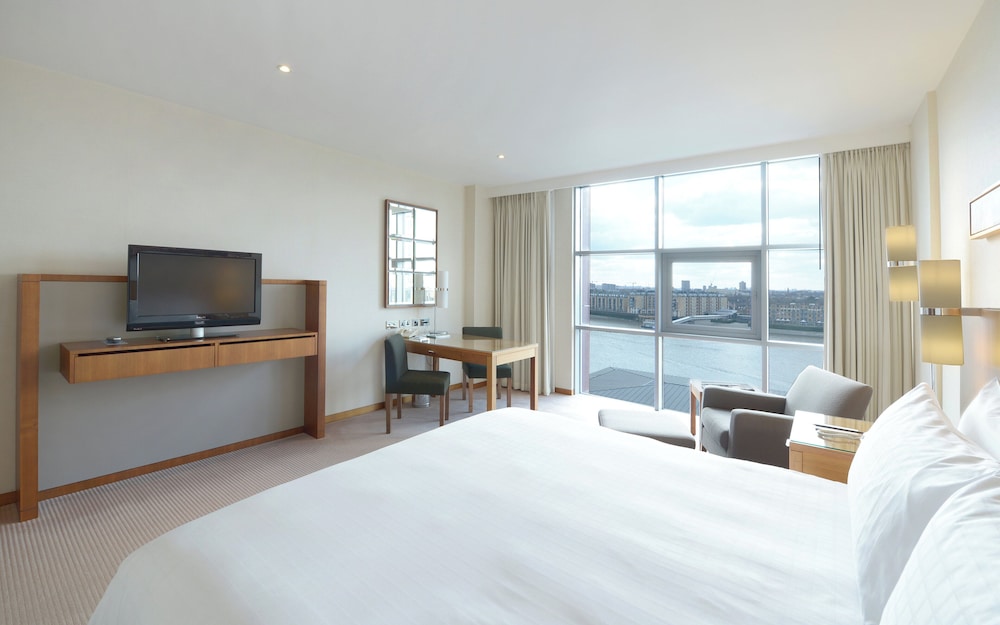 Canary Riverside Plaza Vignette Collection  by IHG